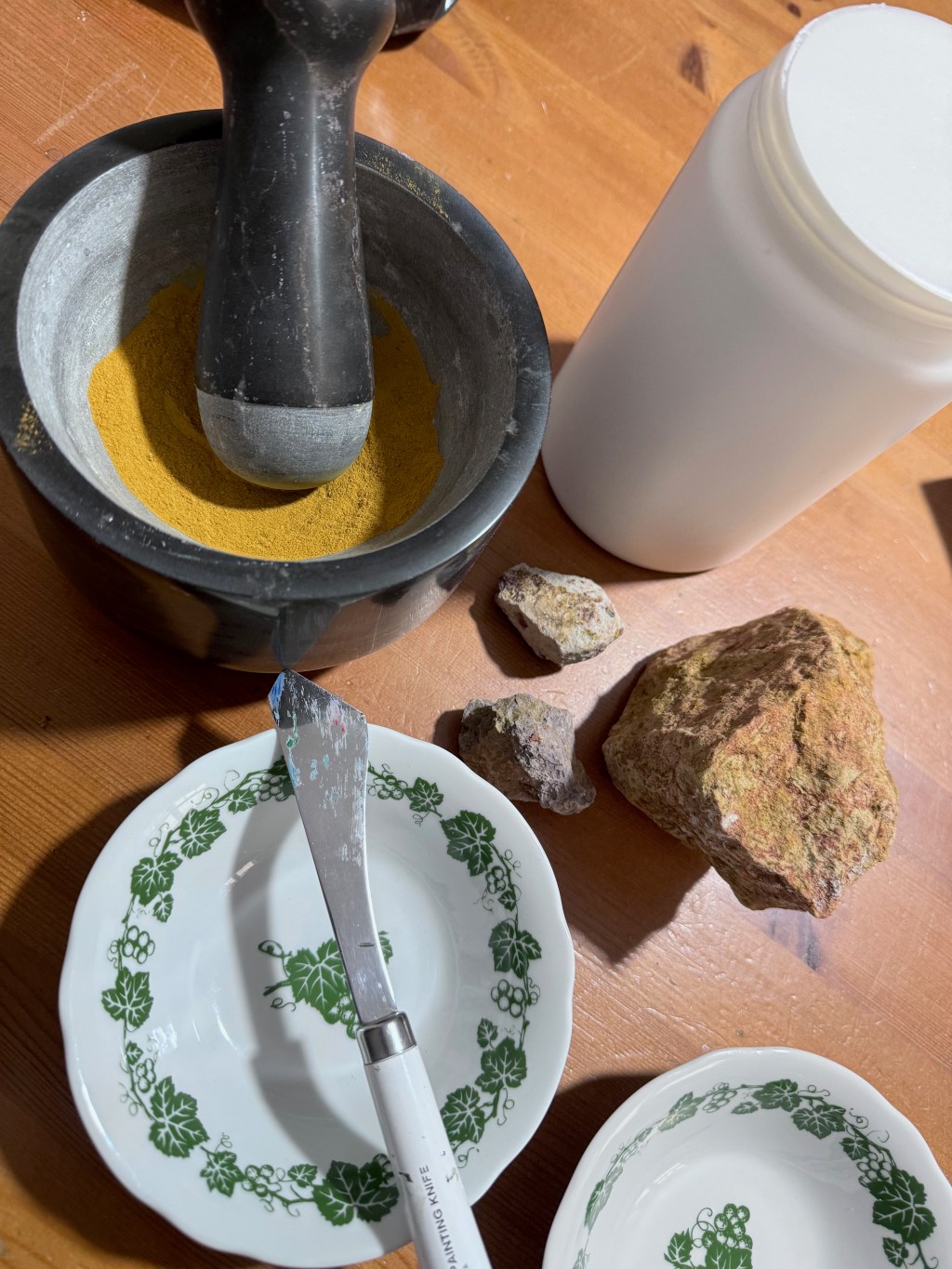 Kursangebot „Wilde Farbe –  Naturfarben selbst herstellen“