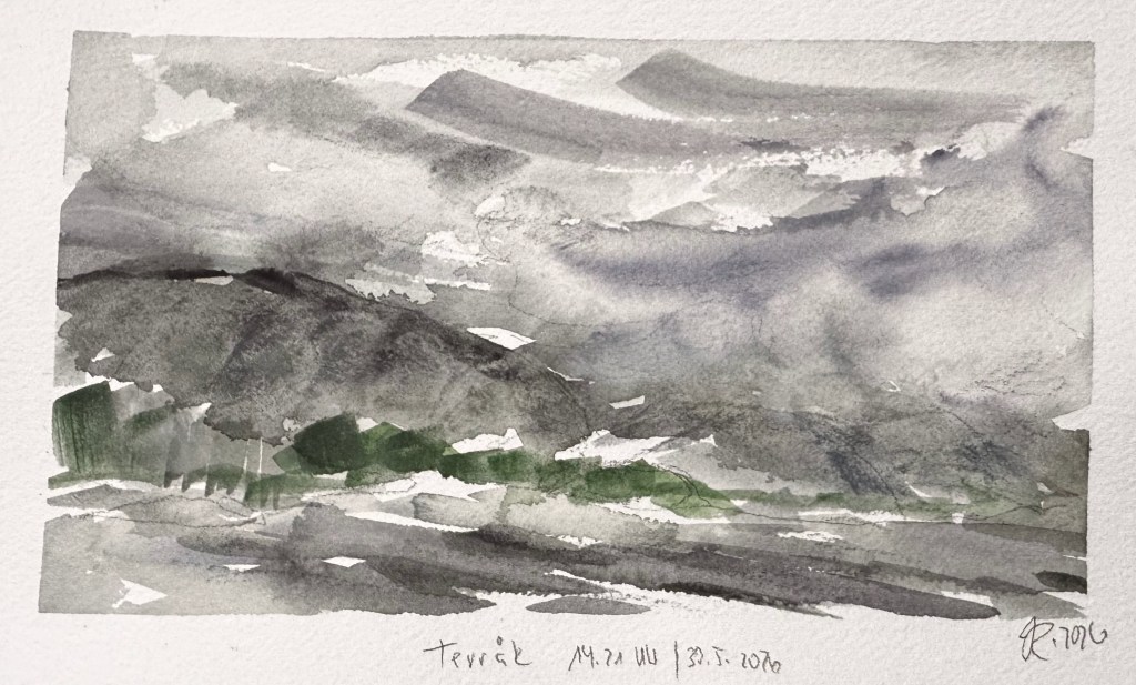 Aquarellmalerei mit grauen und grünen Farbtönen, die einen bewölkten Himmel und eine hügelige Landschaft darstellt.