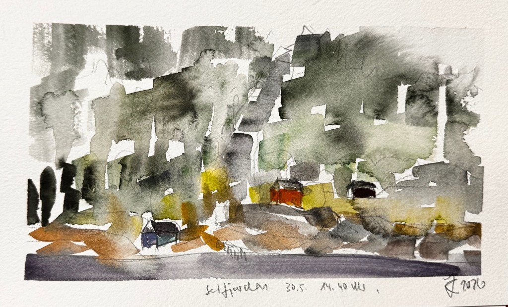 Aquarellmalerei eines Landschaftsmotivs mit Gebäuden in verschiedenen Farben, umgeben von Bäumen und einer unbestimmten, nebligen Atmosphäre.