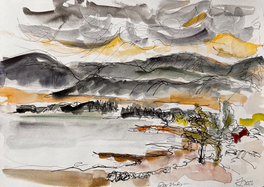 Aquarellmalerei einer Landschaft mit Bergen, bewölktem Himmel und Bäumen im Vordergrund.