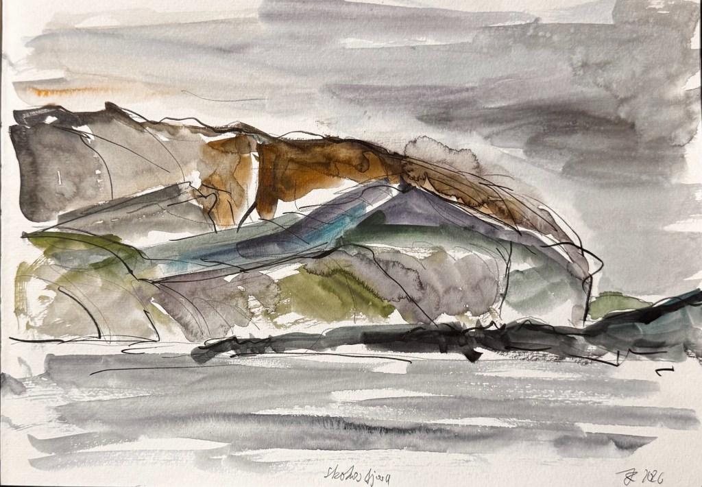 Abstrakte Aquarelllandschaft mit Hügeln und einem grauen Himmel, überwiegend in gedeckten Farbtönen.