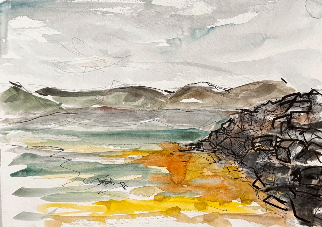 Aquarelllandschaft mit Bergen im Hintergrund, sanften Wellen und farbigen Strömungen im Vordergrund.